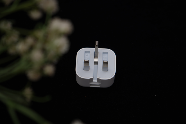 Apple 18W USB-C Power Adapter