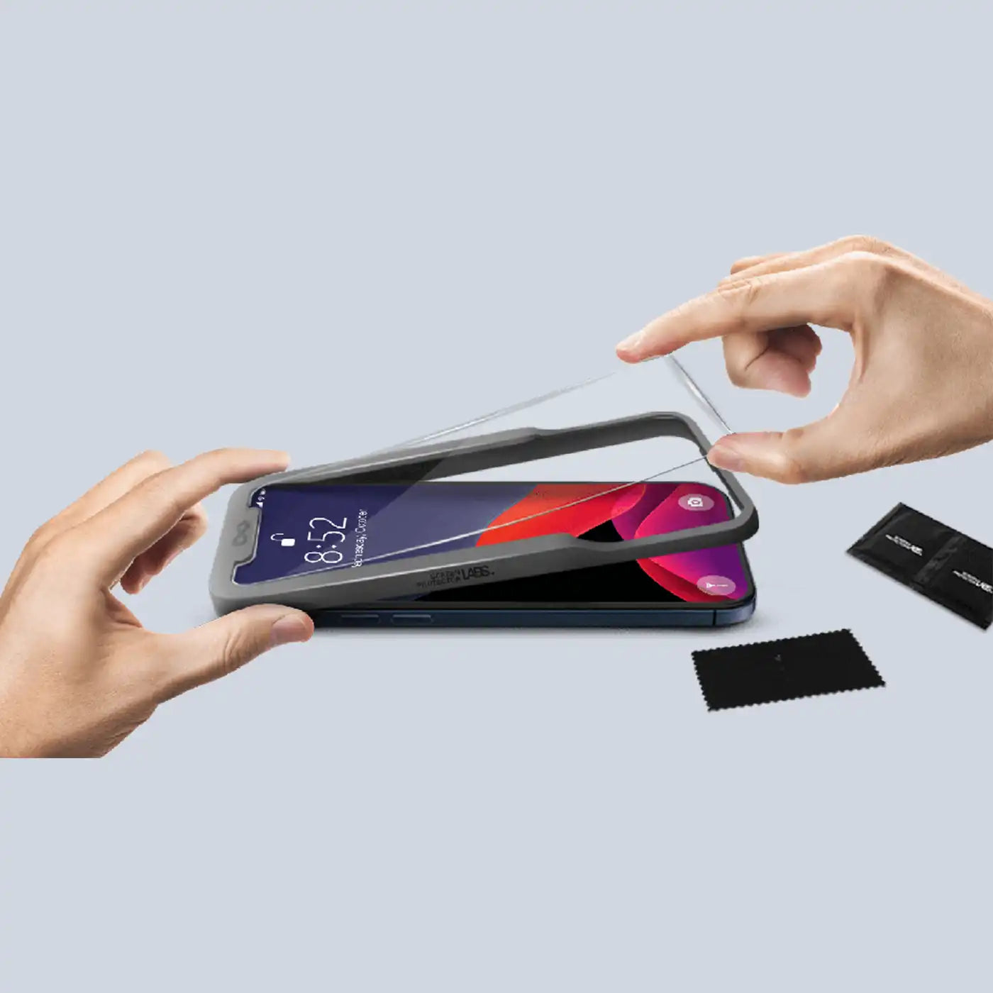 حماية شاشة ⁦LABS⁩ لجهاز ⁦iPhone 13/13 Pro (⁩عبوة ⁦3⁩ قطع)